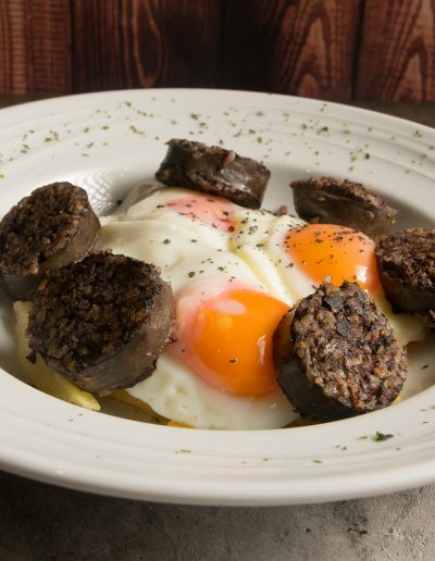 huevos-rotos-con-morcilla