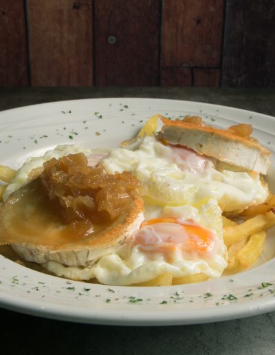 huevos-rotos-con-rulo-cabra